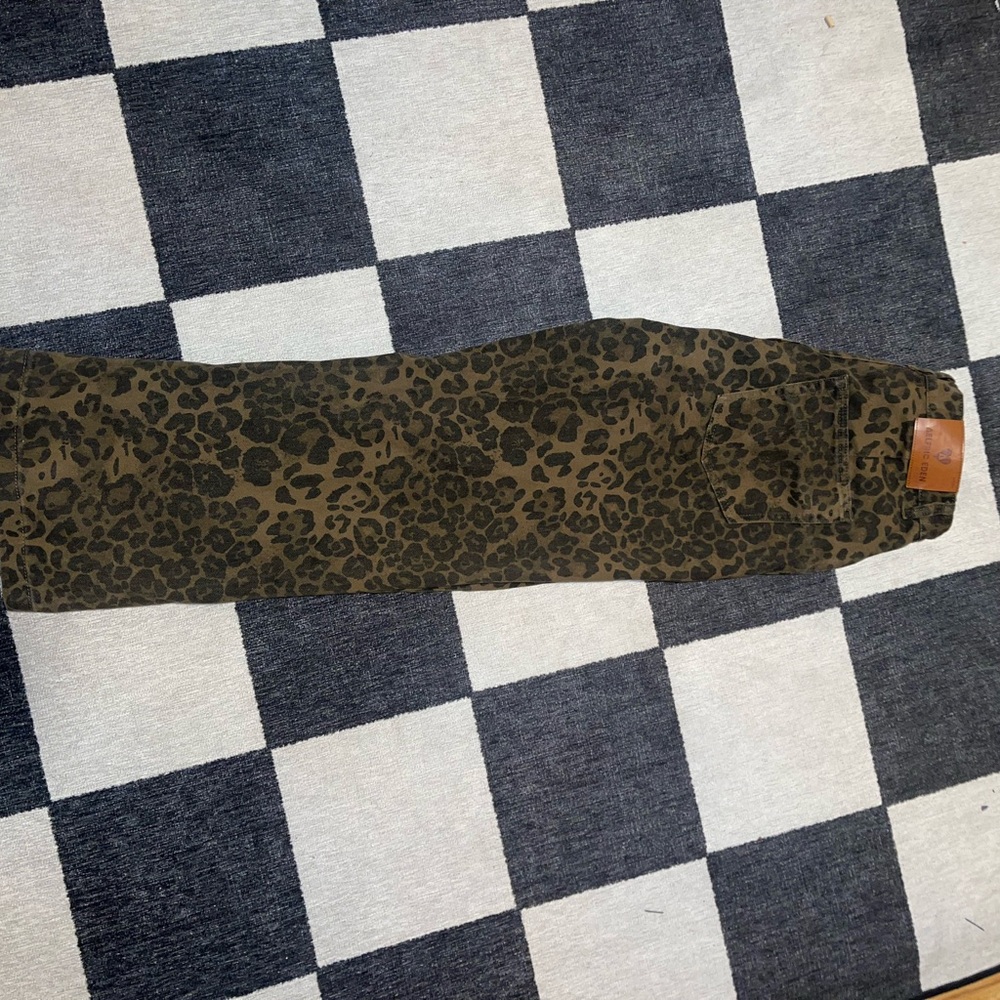 Cheetah Print Jeans - Picture 2 of 3